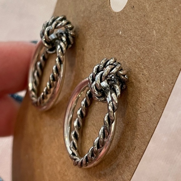 💐5/25 silver tone open double hoop texture modern earrings - Picture 5 of 6